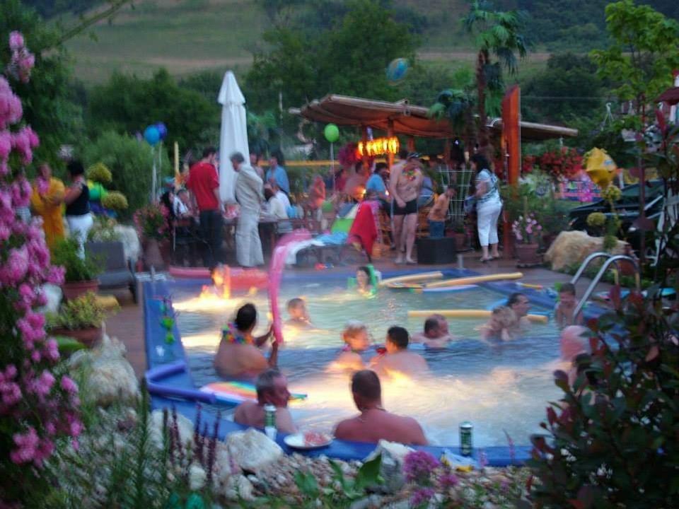 Holiday Vendeghaz Es Szabadidokert Jardanhaza 外观 照片